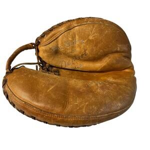 Bill Dickey Denkert M28 Catcher's Mitt RHT Cowhide Hand Molded Palm Baseball